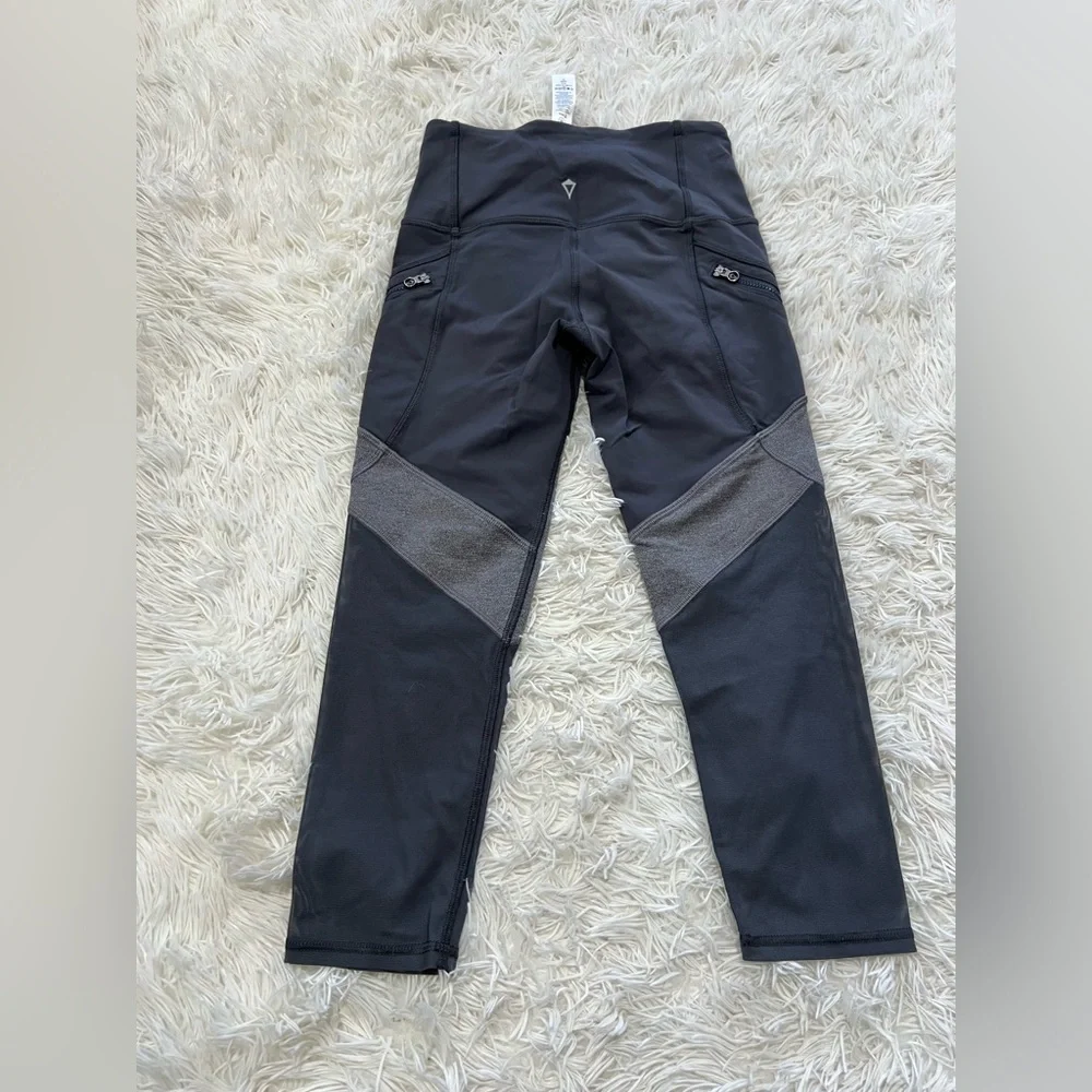 IVIVVA Girl’s by Lululemon Pants - Size 10
